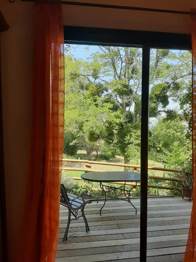 Le Grand Noyer Bed & Breakfast Ambronay ภายนอก รูปภาพ