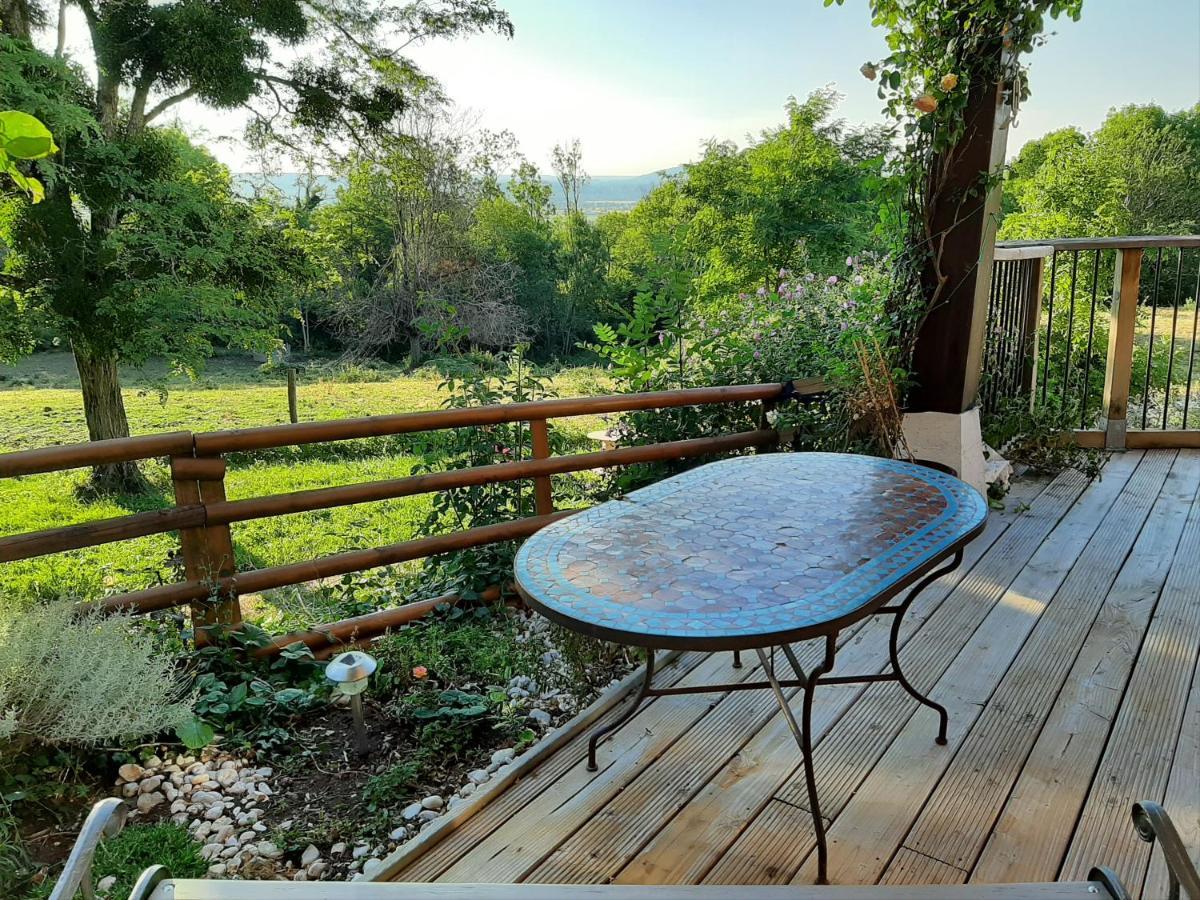 Le Grand Noyer Bed & Breakfast Ambronay ภายนอก รูปภาพ