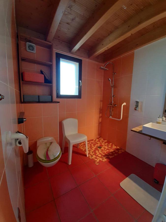 Le Grand Noyer Bed & Breakfast Ambronay ภายนอก รูปภาพ